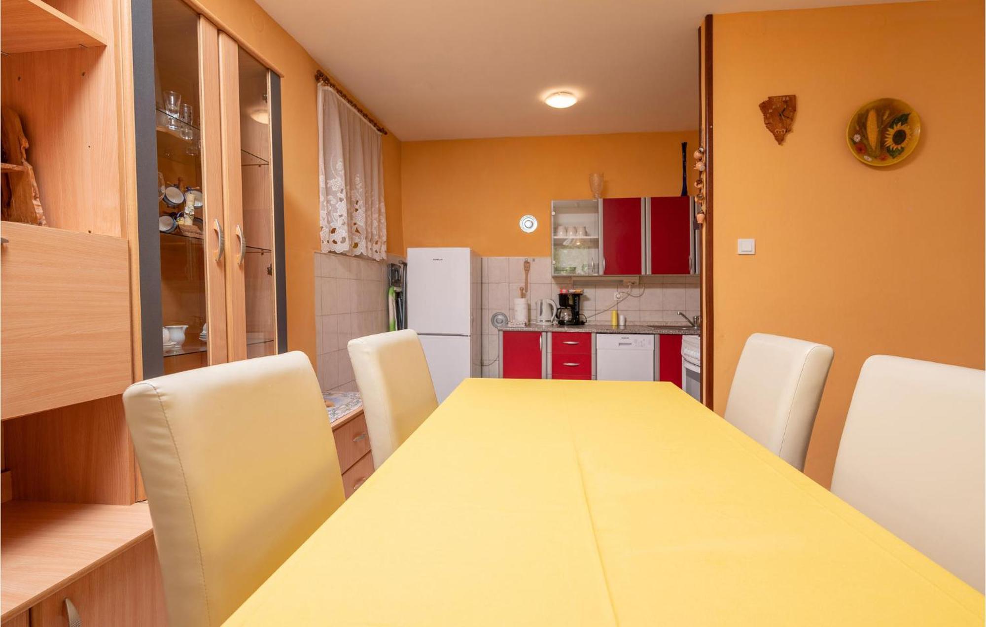 Cozy Apartment In Fazana With Kitchen Екстер'єр фото