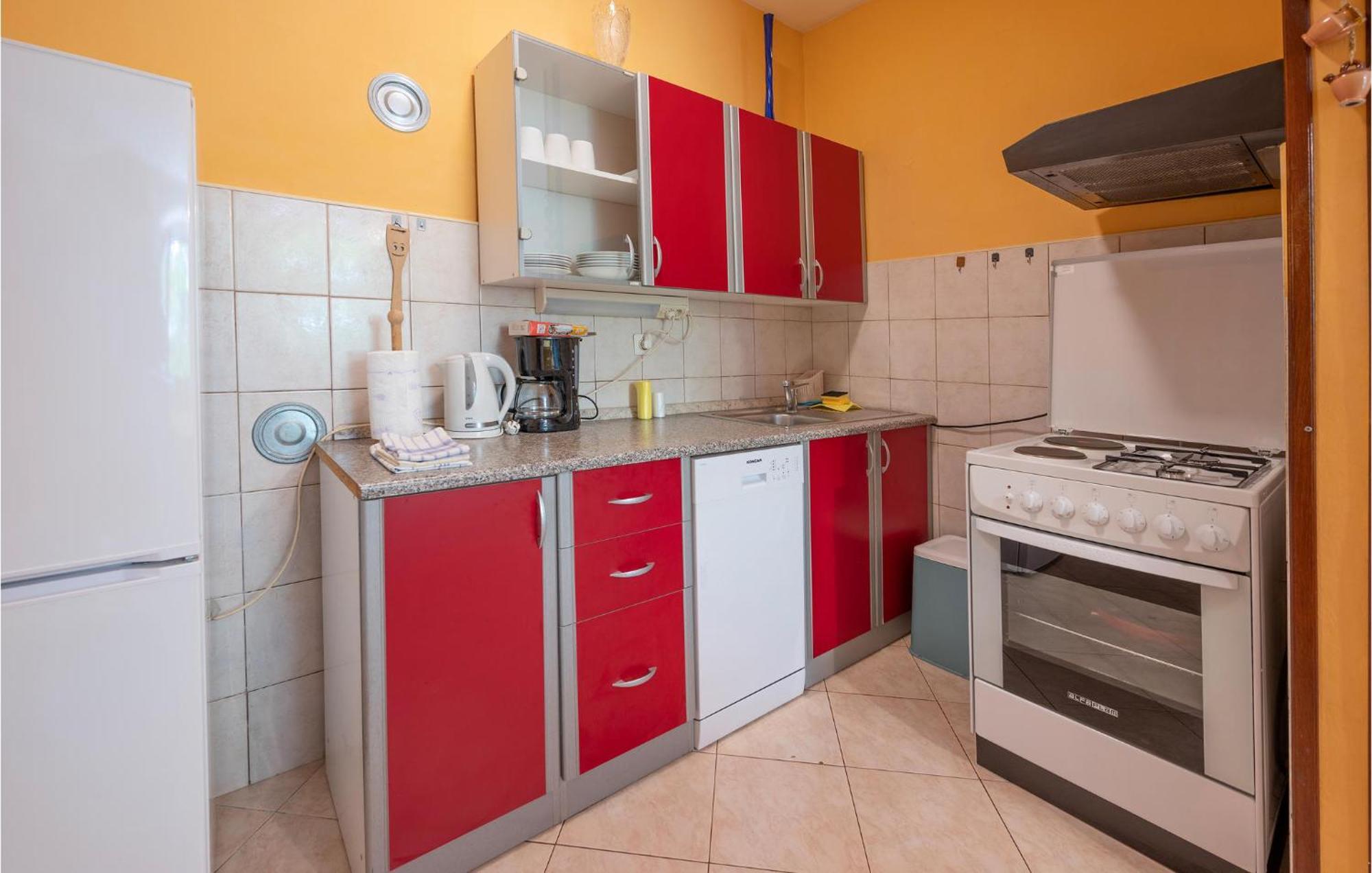 Cozy Apartment In Fazana With Kitchen Екстер'єр фото
